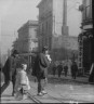 Arnold Genthe / Paying New Year's calls, Chinatown, San Francisco / between 1896 and 1906