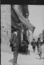 Arnold Genthe / Street scene in Chinatown, San Francisco / between 1896 and 1930