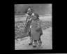 Arnold Genthe / A stroll on the plaza, Chinatown, San Francisco / between 1896 and 1942; from a photograph taken between 1896 and 1906