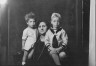 Arnold Genthe / Goldsmith, Alfred, Mrs., and sons, portrait photograph / 1925 Nov. 23