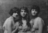 Arnold Genthe / Isadora Duncan dancers, portrait photograph / between 1915 and 1923