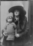 Arnold Genthe / Norris, Charles G., Mrs., and son, portrait photograph / between 1913 and 1942