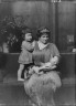 Arnold Genthe / Zogbaum, Mrs., and children, portrait photograph / 1917 Apr. 27