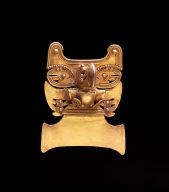 Pendant depicting a frontal bird flanked by profile birds