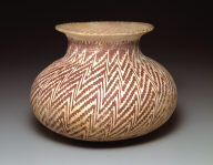 Jar with zig-zag pattern
