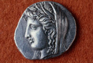 Didrachm of the Amphictionic Council with head of Demeter