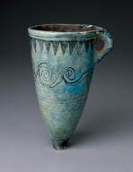Rhyton with running spiral decoration