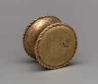 Spool-shaped ear ornament