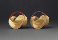 Pair of earrings