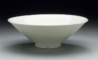 Bowl (Wan) with Foliated Rim and Dragon Medallions