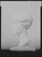 Sculpture of an unidentified woman