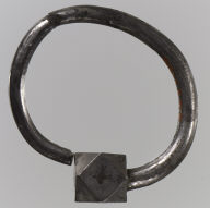 Pair of earrings