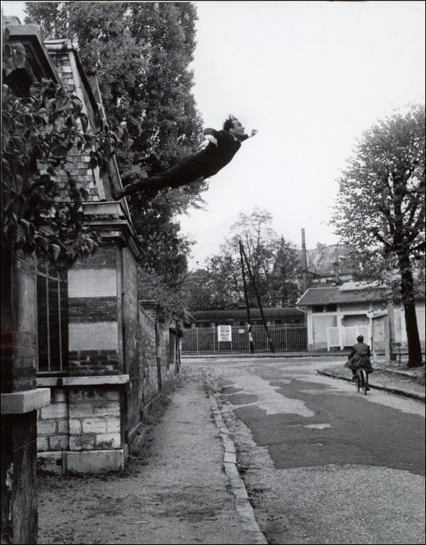 Yves Klein Saut dan le Vide, Paris