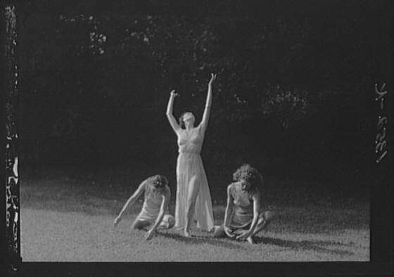 Elizabeth Duncan dancers and children