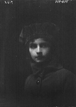 Isadora Duncan dancer, portrait photograph - The AMICA Library